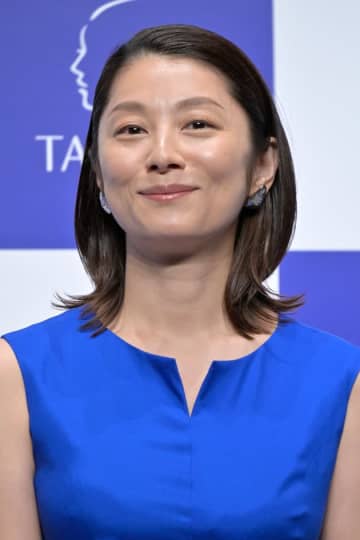 小池栄子、出演中の「劇団☆新感線」現場に差し入れ。大阪の人気スイーツに「美味しそー」の声上がる