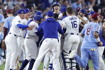 「よくやった！」ドジャース、２年連続リーグ優勝決定シリーズ進出！ 両軍総力戦にLAファン熱狂「興奮して今夜は眠れない！」