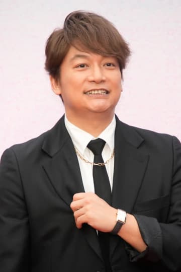 「久しぶりに見た」香取慎吾、人気歌手からもらったプレゼントを公開「渋いっ！！」「毎日使ってるけどイイよ」