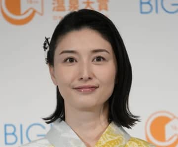 橋本マナミ、富士そばの乱切り蕎麦提供店で「トッピング全部のせ」に挑戦。総額2840円に「これはパラダイス」