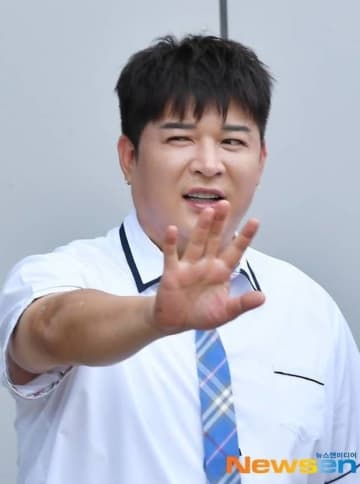 SUPER JUNIOR シンドン、結婚・離婚説に再び言及「子どもがいると思われて…現在は独り身」（動画あり）