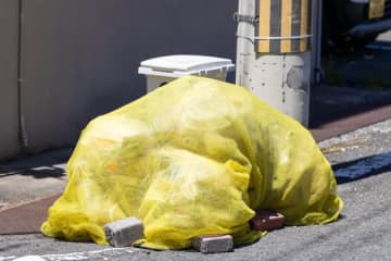 この製品、可燃ごみ・資源では「絶対に出さないで」。東京・世田谷区も呼びかけ、ゴミ清掃芸人は写真を公開