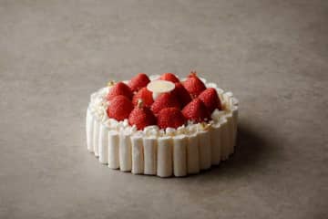 アマン東京のクリスマスケーキ2025♡ノエル2種＆シュトレン登場