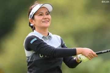 プロアマ大会に参加した宮里藍は8月以来となるゴルフを満喫　練習場で見つけた渋野日向子との2ショットも公開