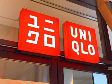 【ユニクロのチラシ】SNSで話題のジーンズも定番カーディガンも...お得すぎて見逃せない！秋冬アイテムが大量値下げだよ。