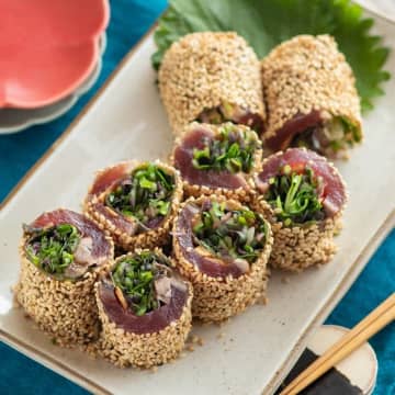 【カツオのたたきがオシャレに変身】「見た目も味も完璧だわ」「これ作ったら家飲みレベル上がる」生春巻きのアレンジレシピ