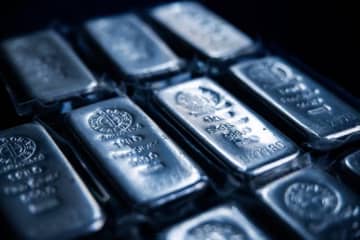 金だけではない貴金属高騰　銀が一時５０ドル突破、１９８０年以来の高値