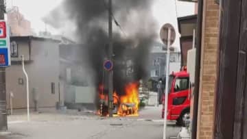 富山市中心部で「ボン」と爆発音、中央小学校近くの車両火災で50代男性が軽いやけど