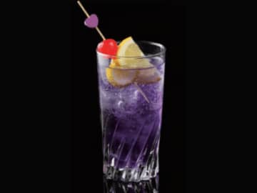 すみれ香る紫の一杯と南国の甘さ「バイオレットフィズ＆バナナビーチ」【THE カクテルバイブル500】