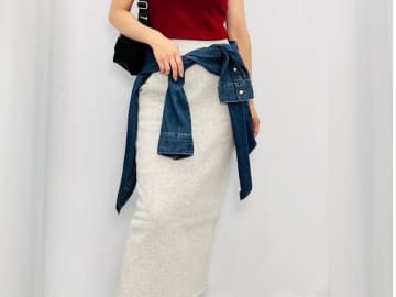 「グレーのスカート」どう穿く？【GU】40・50代のサマ見え♡「褒められコーデ」
