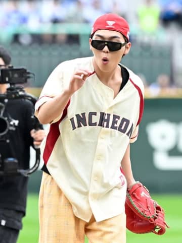 「危うく大事故」韓国俳優の“暴投”始球式が物議、子どもへの配慮不足と非難　過去には全裸・タバコ騒動
