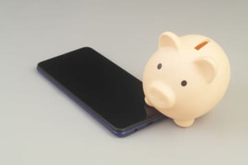 最新スマホ、欲しいけど高すぎる…。買い替え前に“通信費の見直し”を！