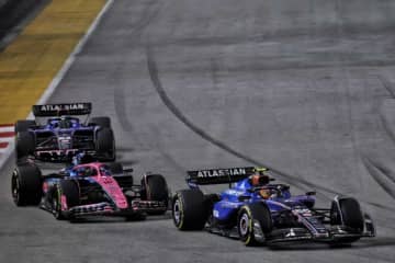 「一番重要なものを見失わないで」サインツ、コース上でのバトルよりゲストを優先して映すF1の中継を批判