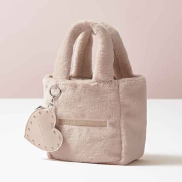 sweet 12月号は「JILL by JILL STUART」のミルクティーベージュがかわいいファーバッグとハートポーチチャームが付録！