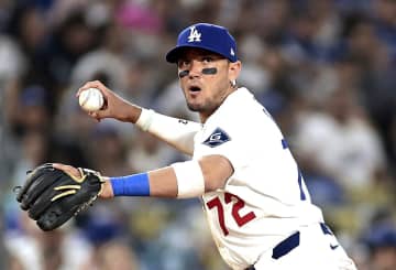 ドジャースに衝撃!! ロハスが来季限りでの現役引退を電撃発表！ シャンパンファイト最中にLA記者に激白「ここでキャリア終えたい」「波乱万丈だったよ」