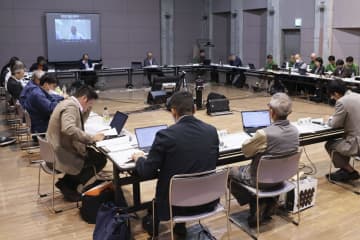 知床ヒグマ「緊急声明」へ　個体数減も、危険事例は増