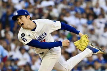 佐々木朗希「無我夢中で投げた」8、9、10回 完全救援で流れを呼ぶ！ドジャース劇的サヨナラ勝ちでLCS進出