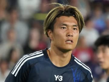 “釜本超え”の無回転ミドル弾！ 日本代表FW小川航基が｢エグい｣｢まさに弾丸｣の強烈ブレ球シュートで通算10ゴール目！ 相手GKが弾き切れず｢あんなボール蹴れるんだ｣
