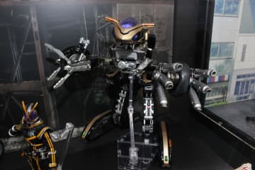「S.H.Figuarts サイドバッシャー」が予約受付中。ビークルモードからバトルモードへの完全変形を実現！【#魂ネイションズ】