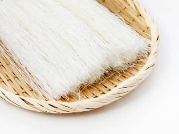 ダイエット中でも◎レンジで簡単！麻辣湯風「豆乳春雨の担々スープ」