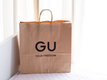 40・50代は「ベージュスカート」どう穿く？【GU】真似するだけでOK！「サマ見えコーデ」