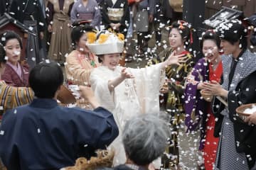 『ばけばけ』と『ベイビーわるきゅーれ』に共通する“軽さと重み”　美しいけど切ない花嫁姿