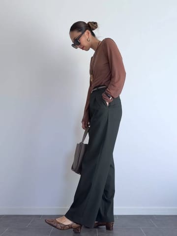 「手持ちのパンツに飽きた」人へ！【ユニクロ】秋色がたまらん♡「タックワイドパンツ」