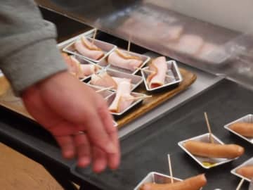 「マヨネーズ！」と叫び試食を何度も求める女性客…販売員は唖然「意地汚いですよね」