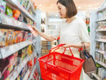 「夜のスーパー」が一番危険！5人家族でも月2万円台。節約のプロが「スーパーで絶対やらない」3つのこと