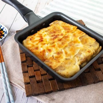 【今日からギョーザはコレにして！】「包むより簡単だし早いじゃん」パリパリ×肉汁じゅわ〜♡卵焼き器ギョーザ