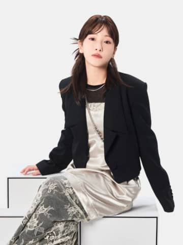 川栄李奈、オトナの美しさが漂う上品コーデ披露！ファッション7変化で“新しい自分に出会う喜び”を表現