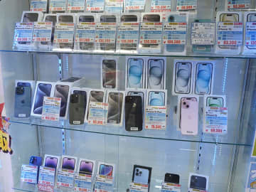 「iPhone 15 Pro Max 256GB」が108,300円、「iPhone 15 128GB」が68,300円など、訳あり中古品セール