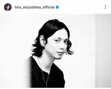 水嶋ヒロ、インスタで久々顔出し...ワイルド髭面＆ムキムキ上半身の衝撃　「マッチョになってる？」