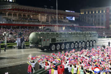 北朝鮮、新型ICBMを公開　中国・ロシアと連帯、米をけん制