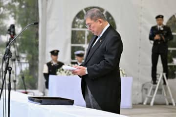 首相、殉職自衛隊員を追悼　「遺志受け継ぎ国民守る」