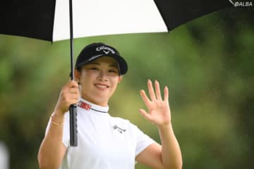 ＜中間速報＞河本結が単独首位　渋野日向子はカットライン上でプレー中