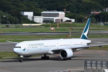 キャセイパシフィック航空、機内Wi-Fi無料化の対象拡大　プレエコとゴールド会員