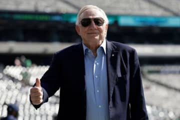 カウボーイズオーナー、不適切なジェスチャーに対する罰金に不服申し立てせず