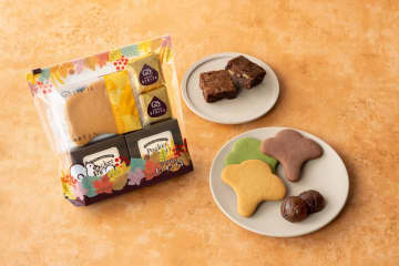 鎌倉紅谷「秋の味くらべセット」限定発売。リスくんをデザインしたポーチ付き
