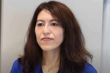 美容院を変えたら「髪が急に痛むように」なった女性 　「縮毛矯正はなんとなく怖い」イメージも……→まとまりのある上品ヘアに大変身　「素敵」「後ろ姿もきれい」と驚きの声