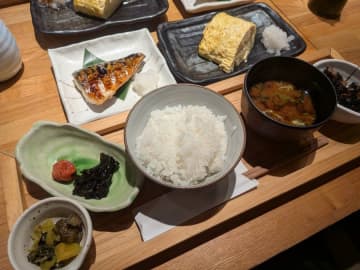 【神保町】南魚沼コシヒカリおかわりOK！×塩鯖のタッグ「田水」のランチが最高！