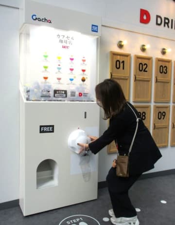 カプセルコーヒーが出てくる巨大ガチャで試飲・マリアージュ体験ができるイベント開催　UCCとタカラトミーアーツがコラボ