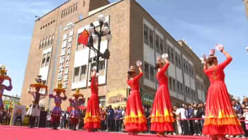 中国・新疆ウルムチ、国慶節連休に観光客でにぎわう　国際便も急増