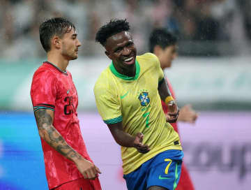 【移籍】日本代表と対戦! 年俸26億円以上…ブラジル代表ヴィニシウスがレアル・マドリードとの契約延長「まだ合意していない」。もしかすると…