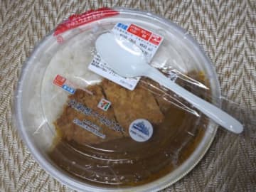 滋賀県限定＆期間限定発売!【食べてみた】滋賀県民のソウルフード びわ湖の想いで うみのこカレー【セブンイレブン】