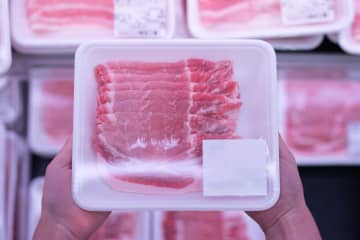 賞味期限が切れた肉…食べても大丈夫？絶対に口にしてはいけない４つのサインとは？
