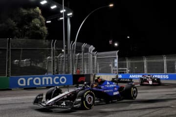 「コラピントは1秒4前方」「次はハジャーだ」抜けないシンガポールでサインツが最後尾から入賞【F1第18戦無線レビュー（2）】