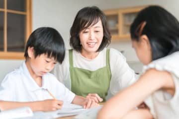 小・中学生の「学力大幅低下」…成績に「こだわらない親」が6割超え!? 親世代からのリアルな声続々