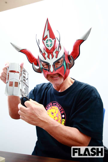 獣神サンダー・ライガーの「プラモ人生」集大成は怪獣ガレージキット作り「工業科出身だし、図面から引きます」