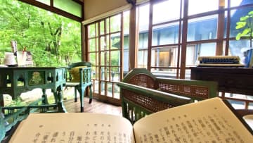 【読書に没入する新しい旅トレンド】レトロ映え穴場カフェ＆温泉で読書三昧！書を捨てず町へ出よう｜大分県湯布院